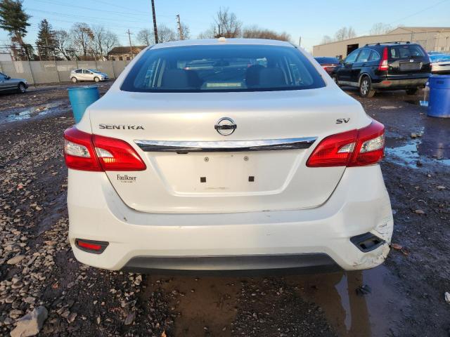 3N1AB7AP4JY215412 - 2018 NISSAN SENTRA S 白色 照片 6