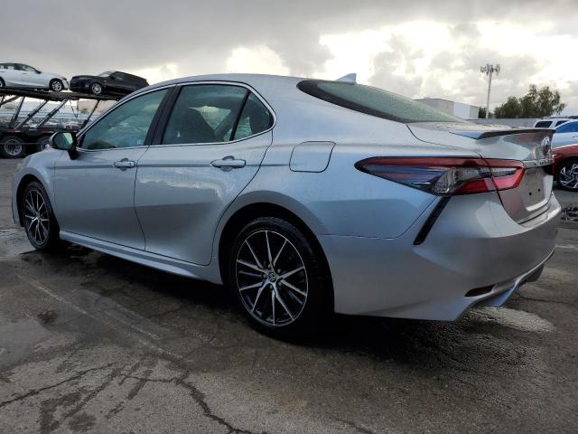 4T1G11AK9RU904125 - 2024 TOYOTA CAMRY SE NIGHT SHADE SILVER photo 2