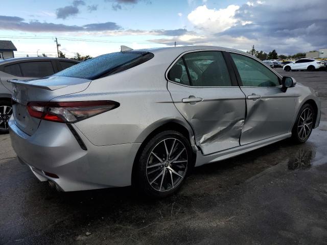 4T1G11AK9RU904125 - 2024 TOYOTA CAMRY SE NIGHT SHADE SILVER photo 3