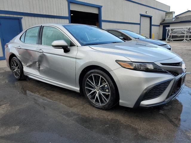 4T1G11AK9RU904125 - 2024 TOYOTA CAMRY SE NIGHT SHADE SILVER photo 4