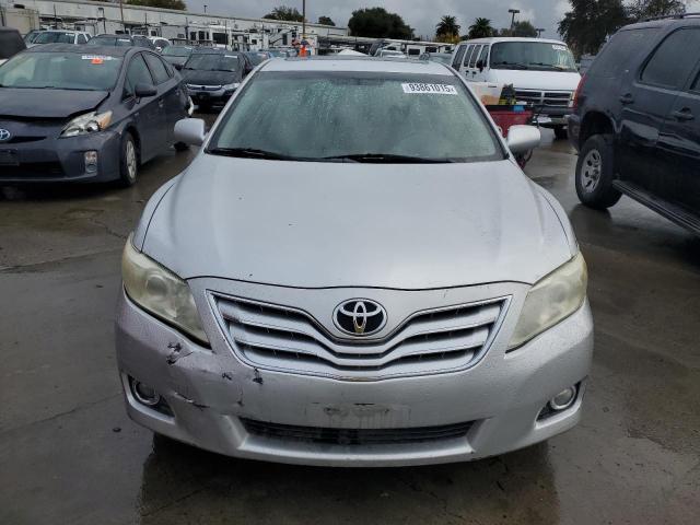 4T1BK3EKXAU104242 - 2010 TOYOTA CAMRY SE SILVER photo 5