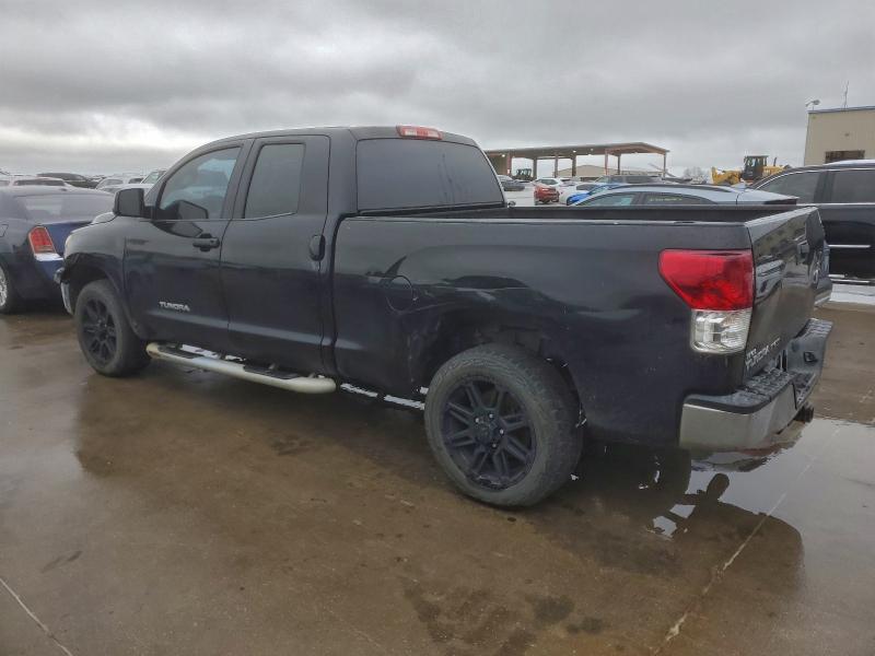 5TFRM5F13BX024442 - 2011 TOYOTA TUNDRA DOUBLE CAB SR5 BLACK photo 2