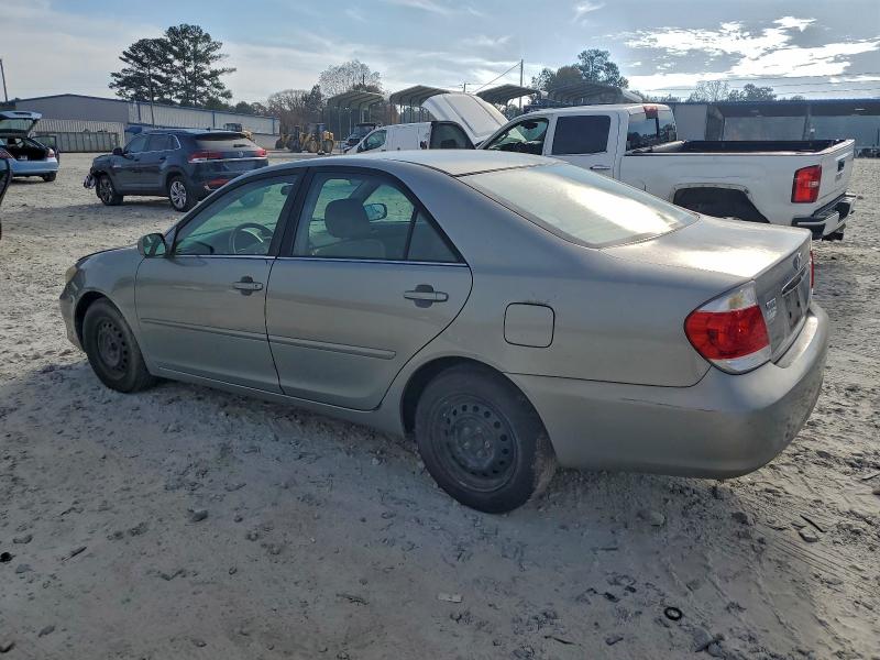 4T1BE32K35U515550 - 2005 TOYOTA CAMRY LE SILVER photo 2