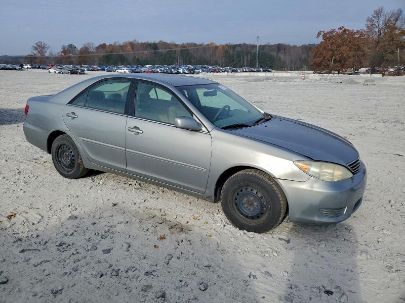 4T1BE32K35U515550 - 2005 TOYOTA CAMRY LE SILVER photo 4