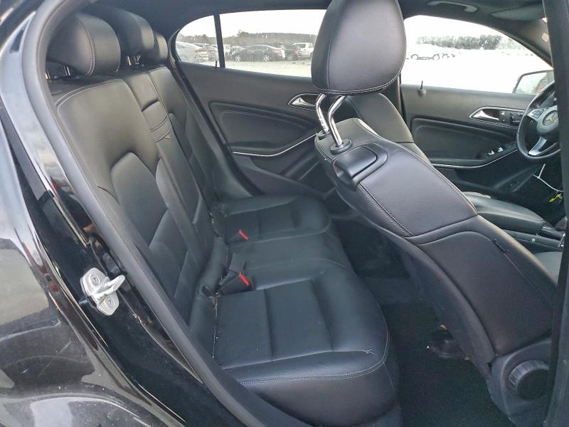 WDCTG4EB2GJ256178 - 2016 MERCEDES-BENZ GLA 250 黑色 照片 10
