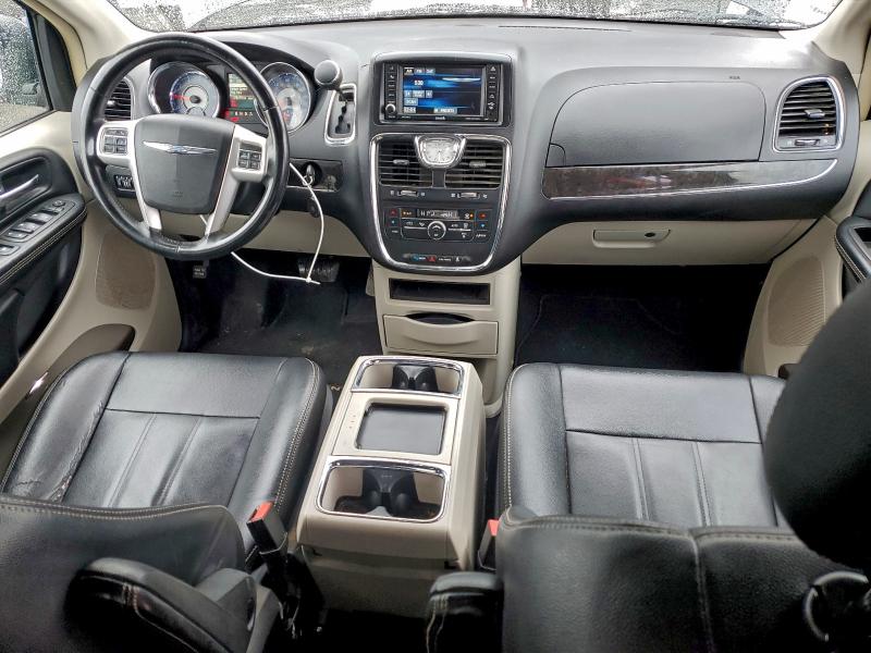 2C4RC1BG5GR281453 - 2016 CHRYSLER TOWN & COU TOURING GRAY photo 8