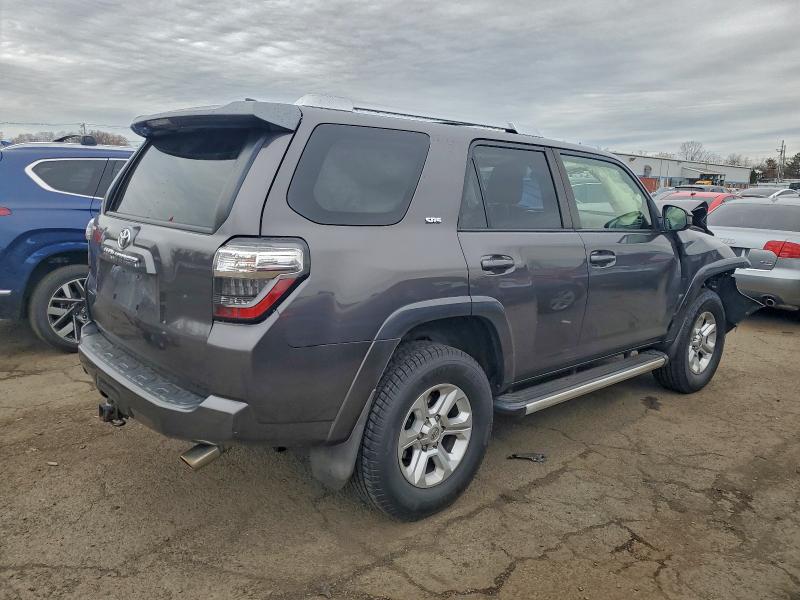 JTEBU5JR1G5403114 - 2016 TOYOTA 4RUNNER SR5/SR5 PREMIUM CHARCOAL photo 3