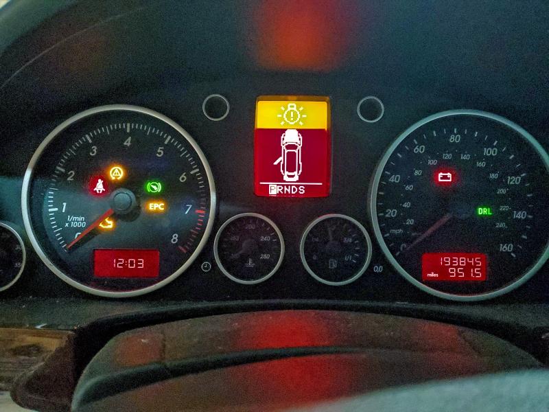 WVGCM77L34D038956 - 2004 VOLKSWAGEN TOUAREG 4.2 金色 照片 9