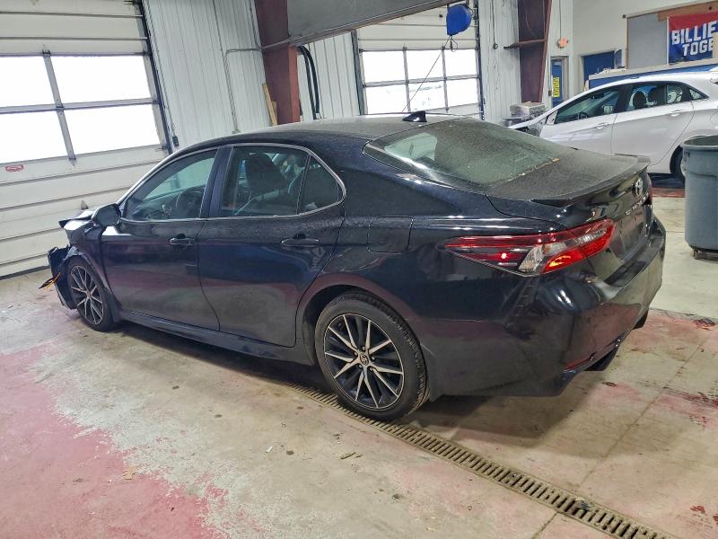 4T1G11AK6NU620770 - 2022 TOYOTA CAMRY SE 黑色 照片 2