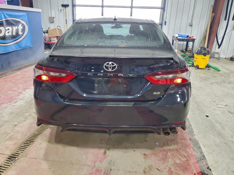 4T1G11AK6NU620770 - 2022 TOYOTA CAMRY SE 黑色 照片 6