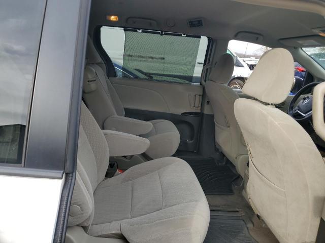 5TDKZ3DC8JS926813 - 2018 TOYOTA SIENNA LE თეთრი ფოტო 11