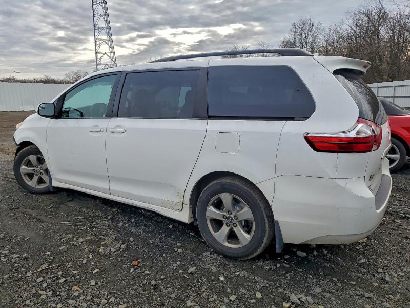5TDKZ3DC8JS926813 - 2018 TOYOTA SIENNA LE თეთრი ფოტო 2