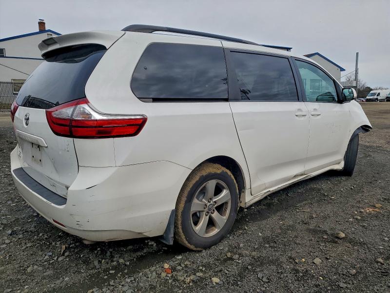 5TDKZ3DC8JS926813 - 2018 TOYOTA SIENNA LE თეთრი ფოტო 3