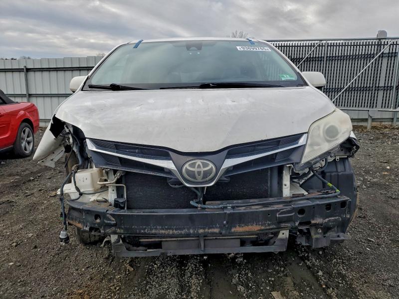 5TDKZ3DC8JS926813 - 2018 TOYOTA SIENNA LE თეთრი ფოტო 5