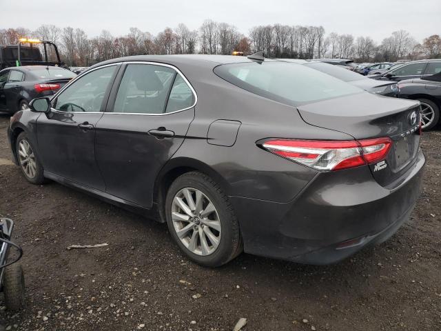 4T1C11AK1LU882949 - 2020 TOYOTA CAMRY LE GRAY photo 2