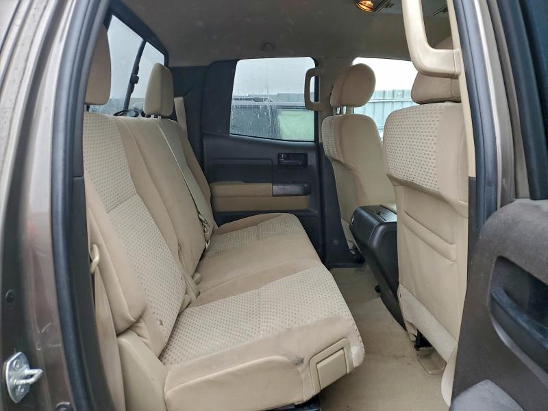 5TFUM5F11BX020626 - 2011 TOYOTA TUNDRA DOUBLE CAB SR5 BROWN photo 10