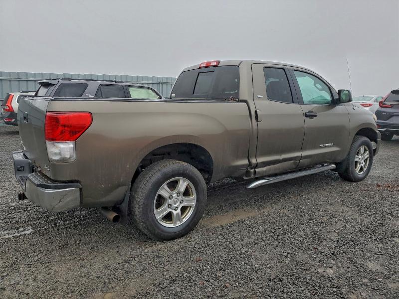 5TFUM5F11BX020626 - 2011 TOYOTA TUNDRA DOUBLE CAB SR5 BROWN photo 3