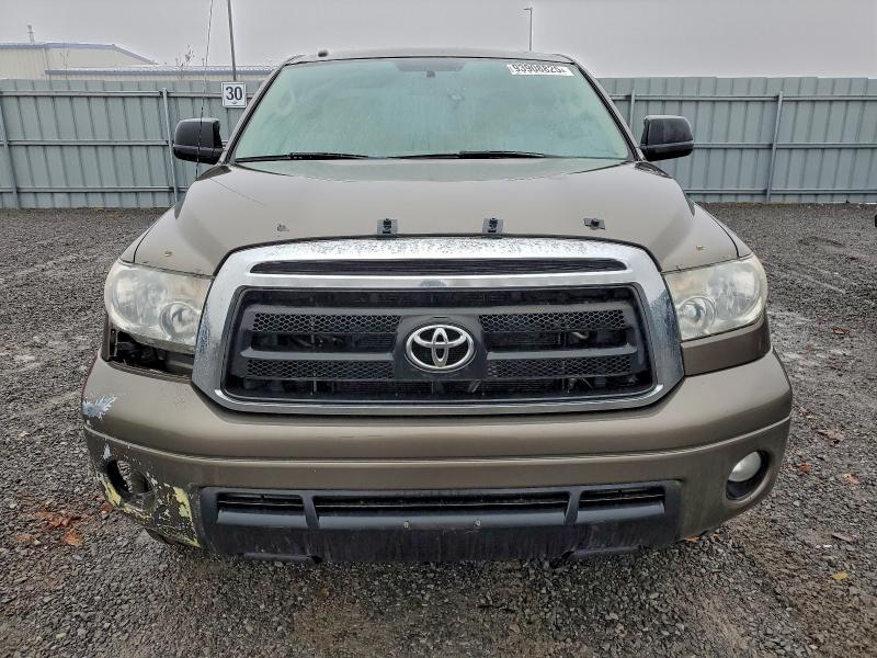 5TFUM5F11BX020626 - 2011 TOYOTA TUNDRA DOUBLE CAB SR5 BROWN photo 5