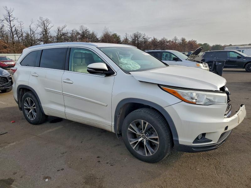 5TDJKRFH0GS257778 - 2016 TOYOTA HIGHLANDER XLE თეთრი ფოტო 4