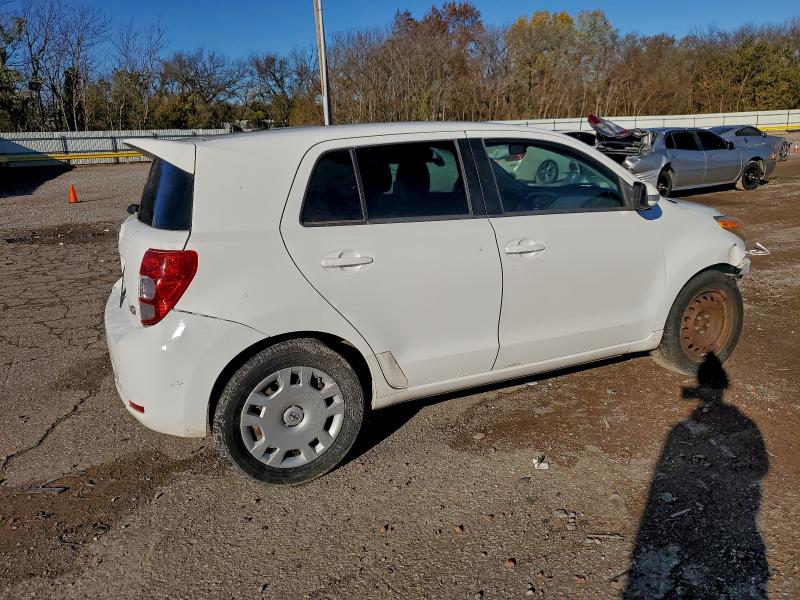 JTKKU104X8J013181 - 2008 TOYOTA SCION XD WHITE photo 3