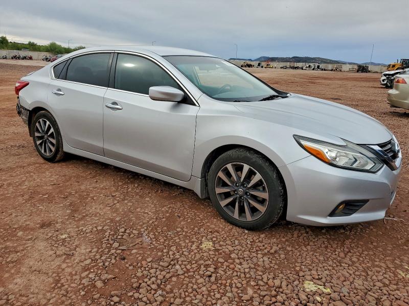 1N4AL3AP9HC163609 - 2017 NISSAN ALTIMA 2.5 SILVER photo 4