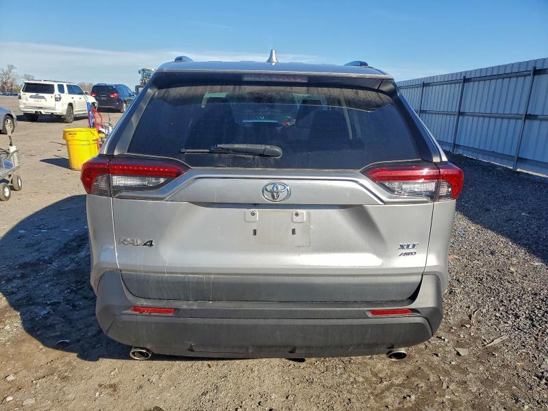 2T3P1RFVXMW146037 - 2021 TOYOTA RAV4 XLE GRAY photo 6
