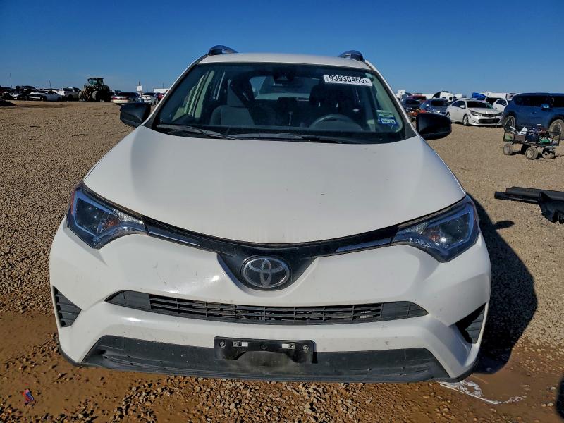 JTMZFREV7HJ138011 - 2017 TOYOTA RAV4 LE WHITE photo 5
