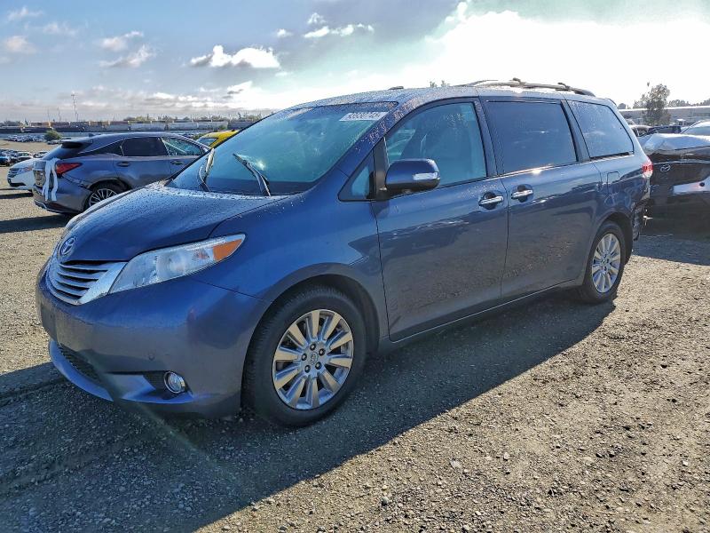 2013 TOYOTA SIENNA XLE, 