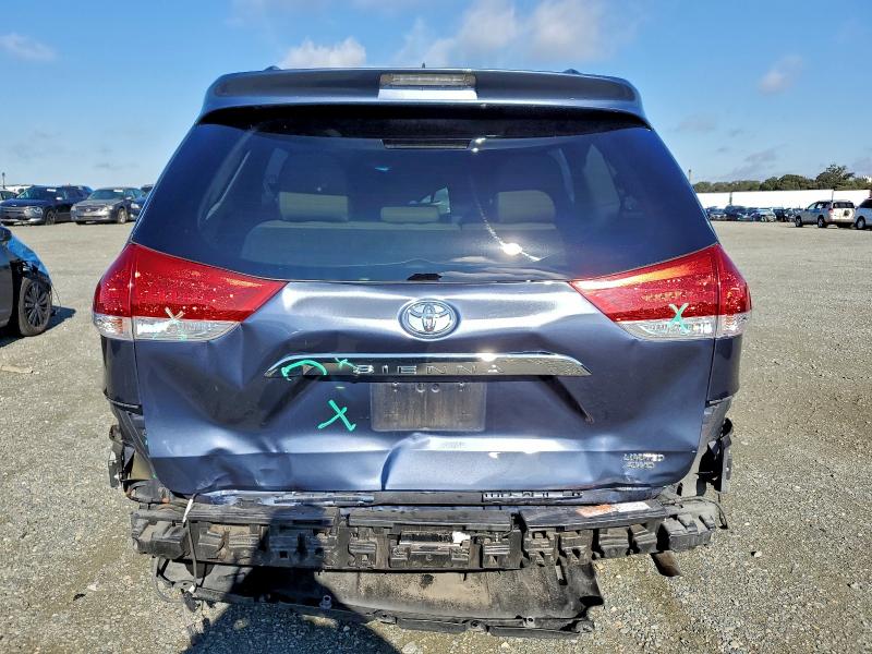 5TDDK3DC7DS061978 - 2013 TOYOTA SIENNA XLE Көк фото 6