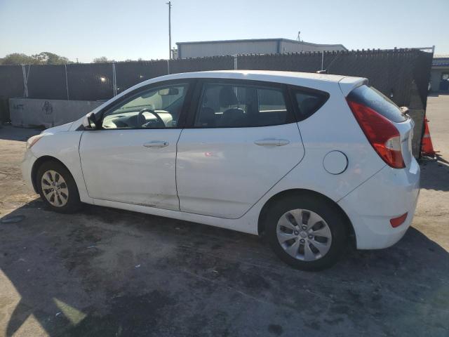 KMHCT5AEXHU313620 - 2017 HYUNDAI ACCENT SE WHITE photo 2