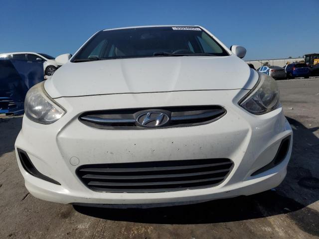 KMHCT5AEXHU313620 - 2017 HYUNDAI ACCENT SE WHITE photo 5