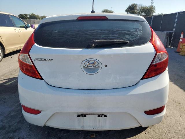 KMHCT5AEXHU313620 - 2017 HYUNDAI ACCENT SE WHITE photo 6