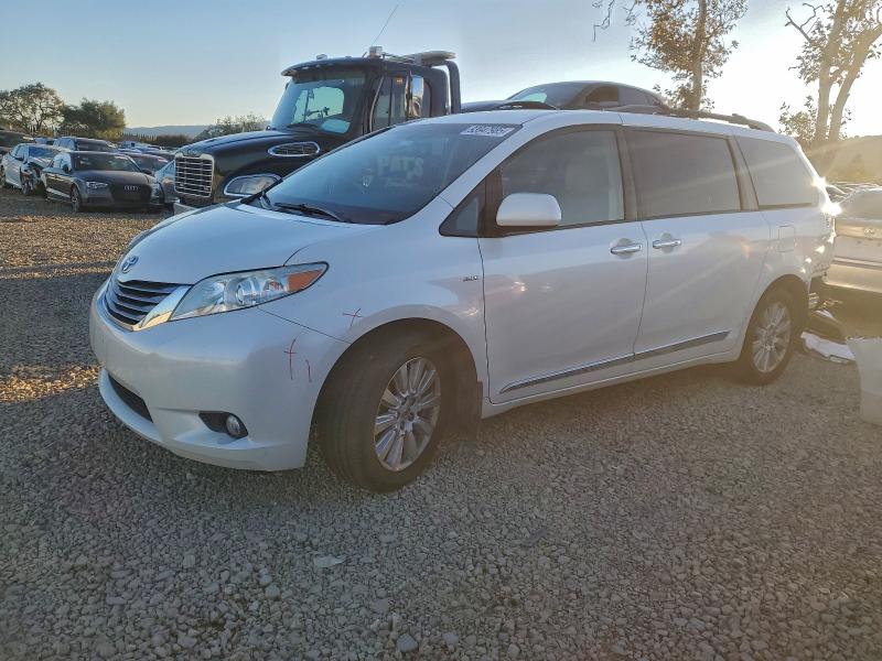 2017 TOYOTA SIENNA XLE, 