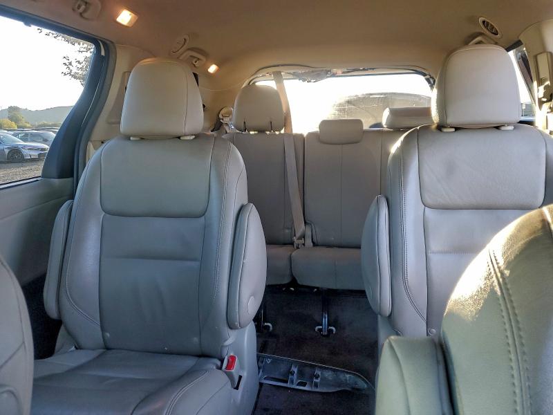 5TDDZ3DC8HS152243 - 2017 TOYOTA SIENNA XLE თეთრი ფოტო 10