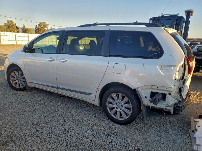 5TDDZ3DC8HS152243 - 2017 TOYOTA SIENNA XLE თეთრი ფოტო 2