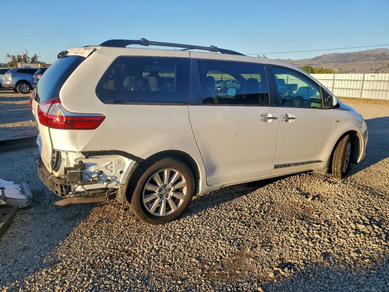 5TDDZ3DC8HS152243 - 2017 TOYOTA SIENNA XLE თეთრი ფოტო 3