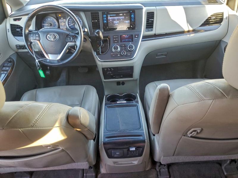 5TDDZ3DC8HS152243 - 2017 TOYOTA SIENNA XLE თეთრი ფოტო 8