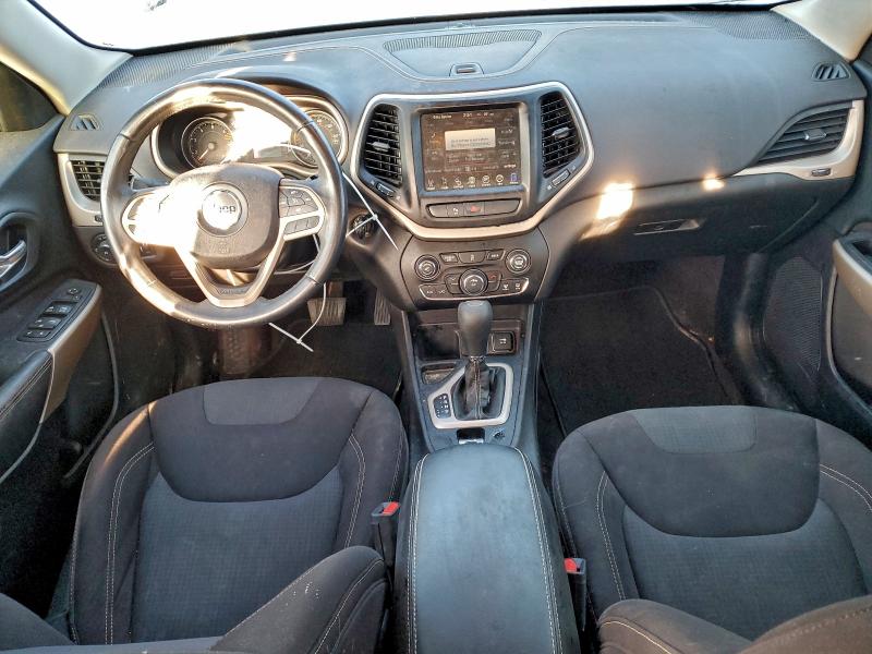 1C4PJLCB8HW607444 - 2017 JEEP CHEROKEE LATITUDE 灰色 照片 8