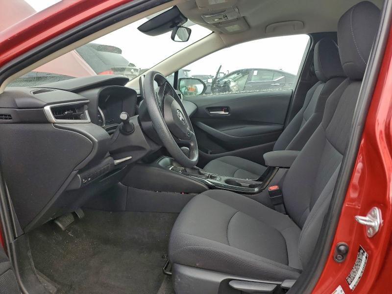 5YFEPRAE8LP061977 - 2020 TOYOTA COROLLA LE RED photo 7