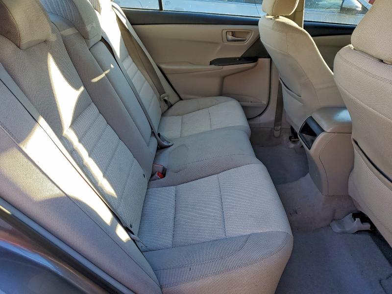 4T4BF1FK3FR500775 - 2015 TOYOTA CAMRY LE 灰色 照片 10