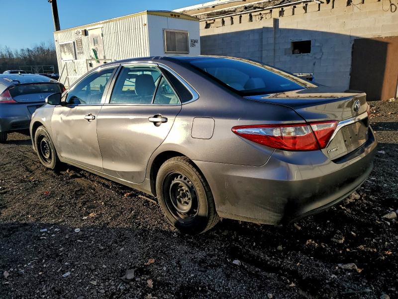 4T4BF1FK3FR500775 - 2015 TOYOTA CAMRY LE 灰色 照片 2