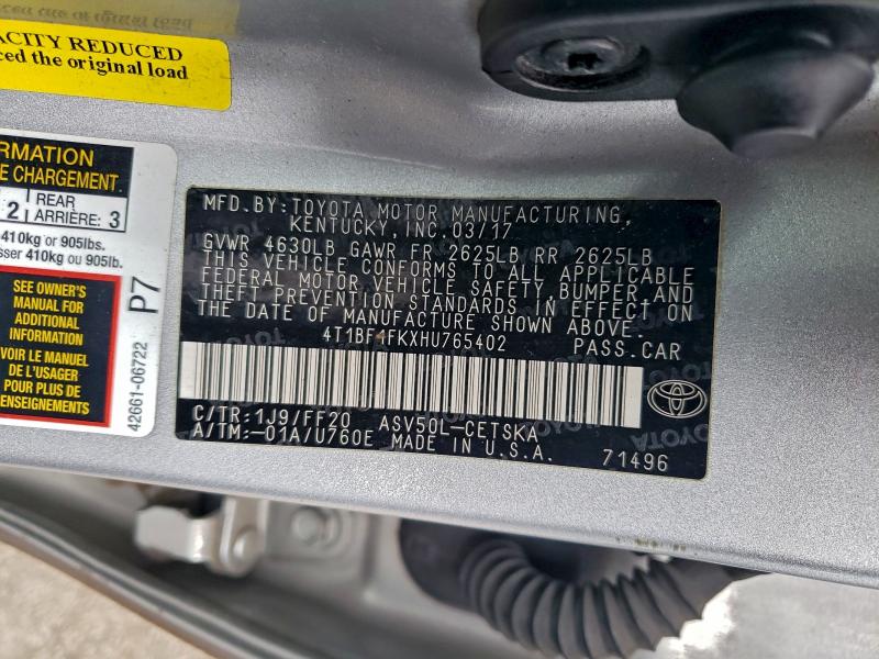 4T1BF1FKXHU765402 - 2017 TOYOTA CAMRY LE 银色 照片 12