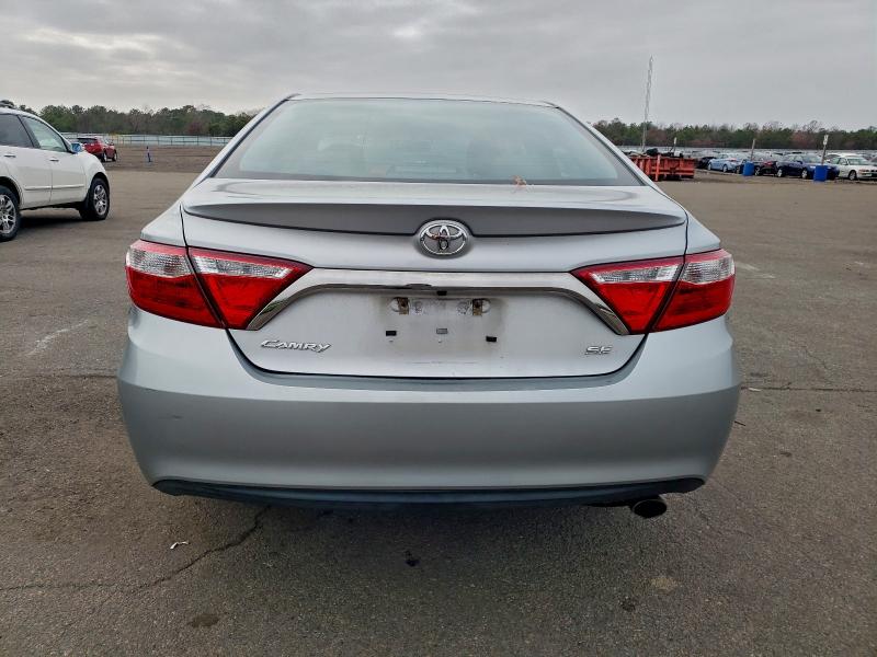 4T1BF1FKXHU765402 - 2017 TOYOTA CAMRY LE 银色 照片 6