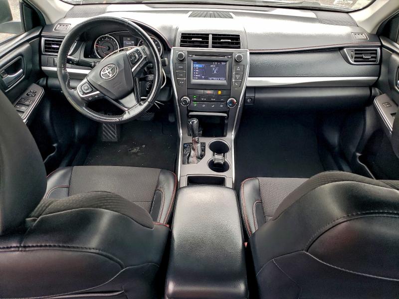 4T1BF1FKXHU765402 - 2017 TOYOTA CAMRY LE 银色 照片 8