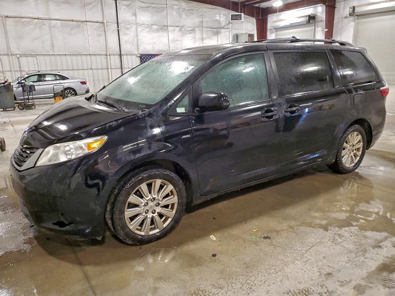 2017 TOYOTA SIENNA LE, 