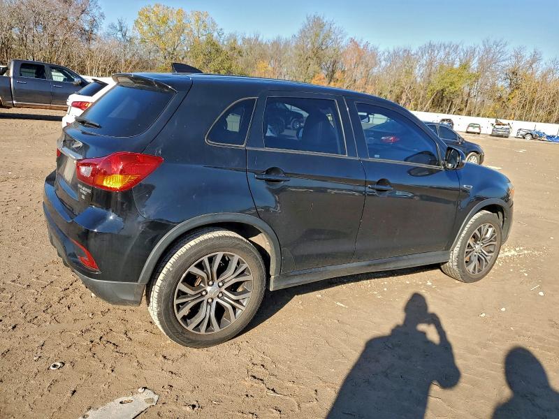 JA4AP3AW1JZ018969 - 2018 MITSUBISHI OUTLANDER ES შავი ფოტო 3