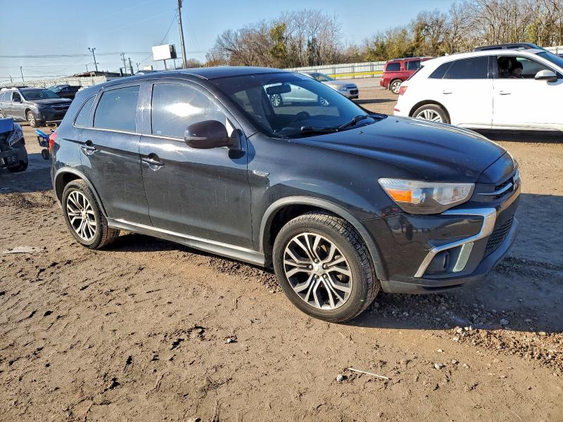 JA4AP3AW1JZ018969 - 2018 MITSUBISHI OUTLANDER ES შავი ფოტო 4