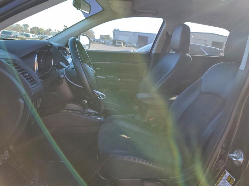 JA4AP3AW1JZ018969 - 2018 MITSUBISHI OUTLANDER ES შავი ფოტო 7