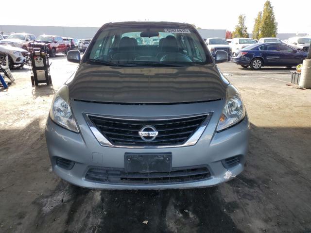 3N1CN7AP6DL848379 - 2013 NISSAN VERSA S GRAY photo 5