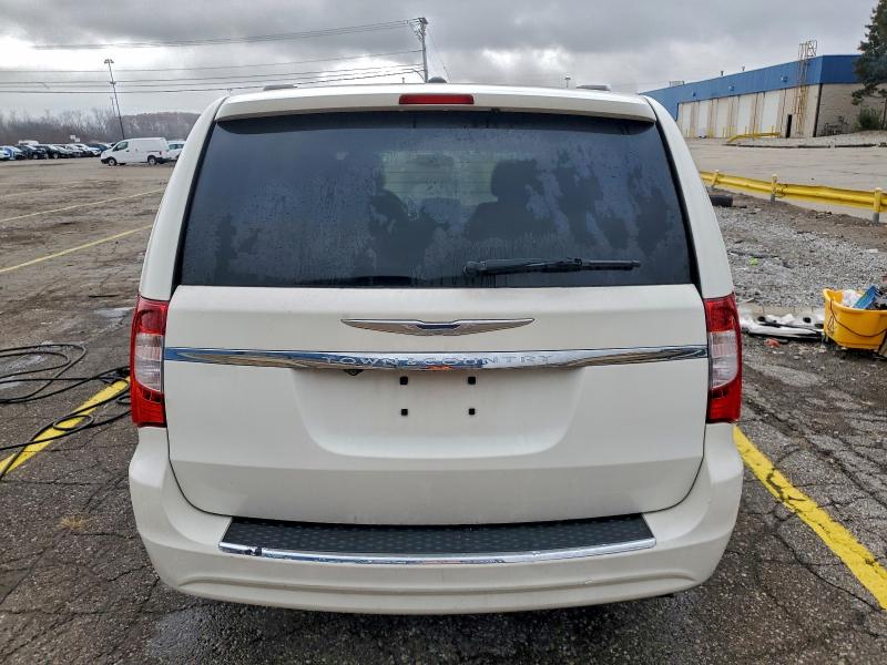 2C4RC1BG8DR539296 - 2013 CHRYSLER TOWN & COU TOURING თეთრი ფოტო 6